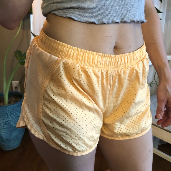 🦊SOLD🦊Orange Nike style running shorts - Picture 1 of 4